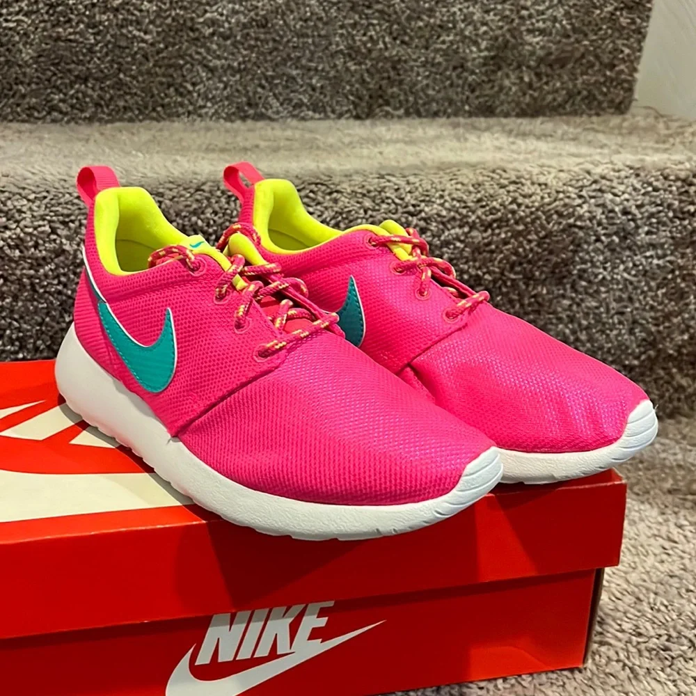 Nike Roshe One rosherun GS Shoes Sneakers hyper pink 599729 605 Girls Youth 4.5
